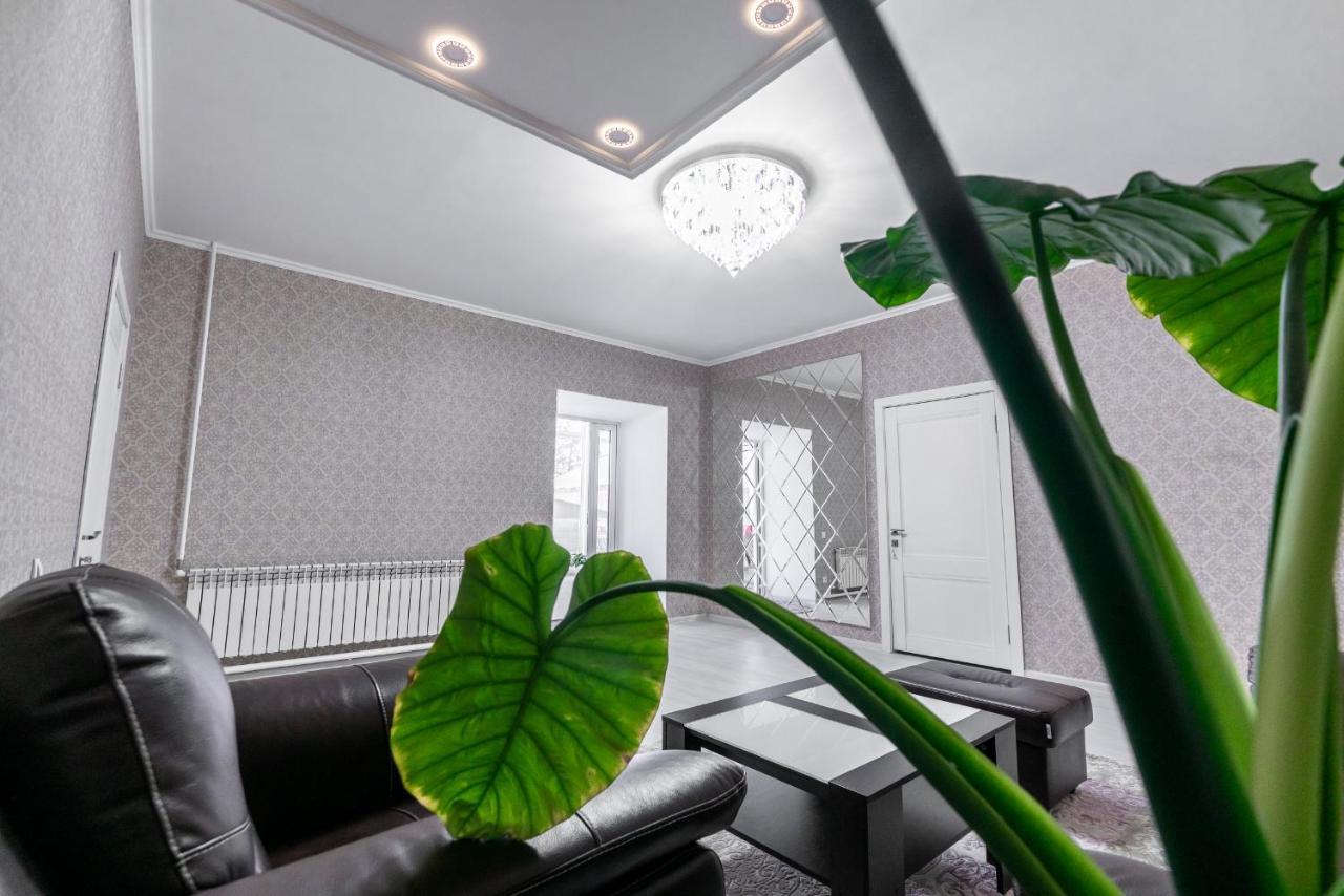 Mixx Hotel Каракол Экстерьер фото