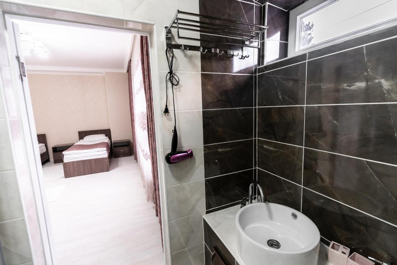 Mixx Hotel Каракол Экстерьер фото