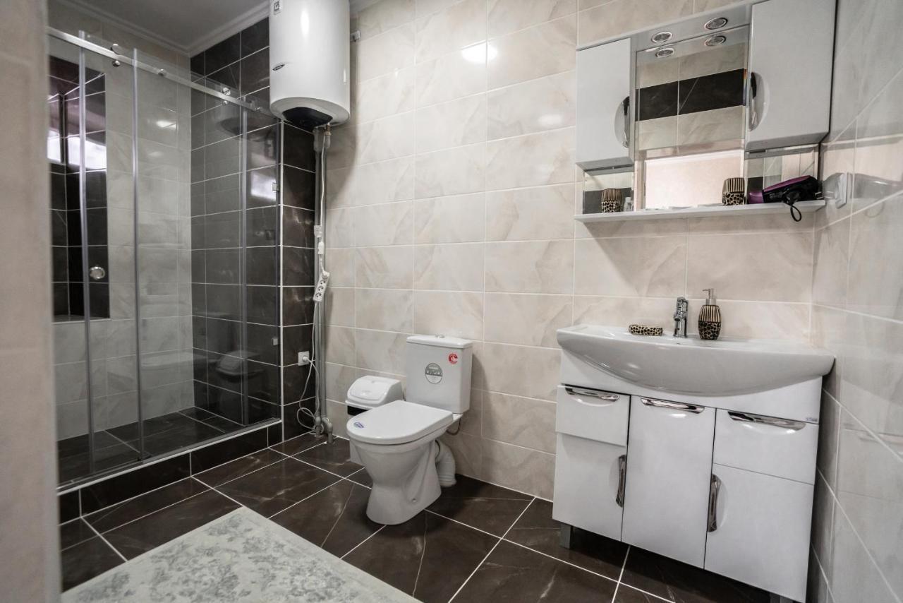 Mixx Hotel Каракол Экстерьер фото